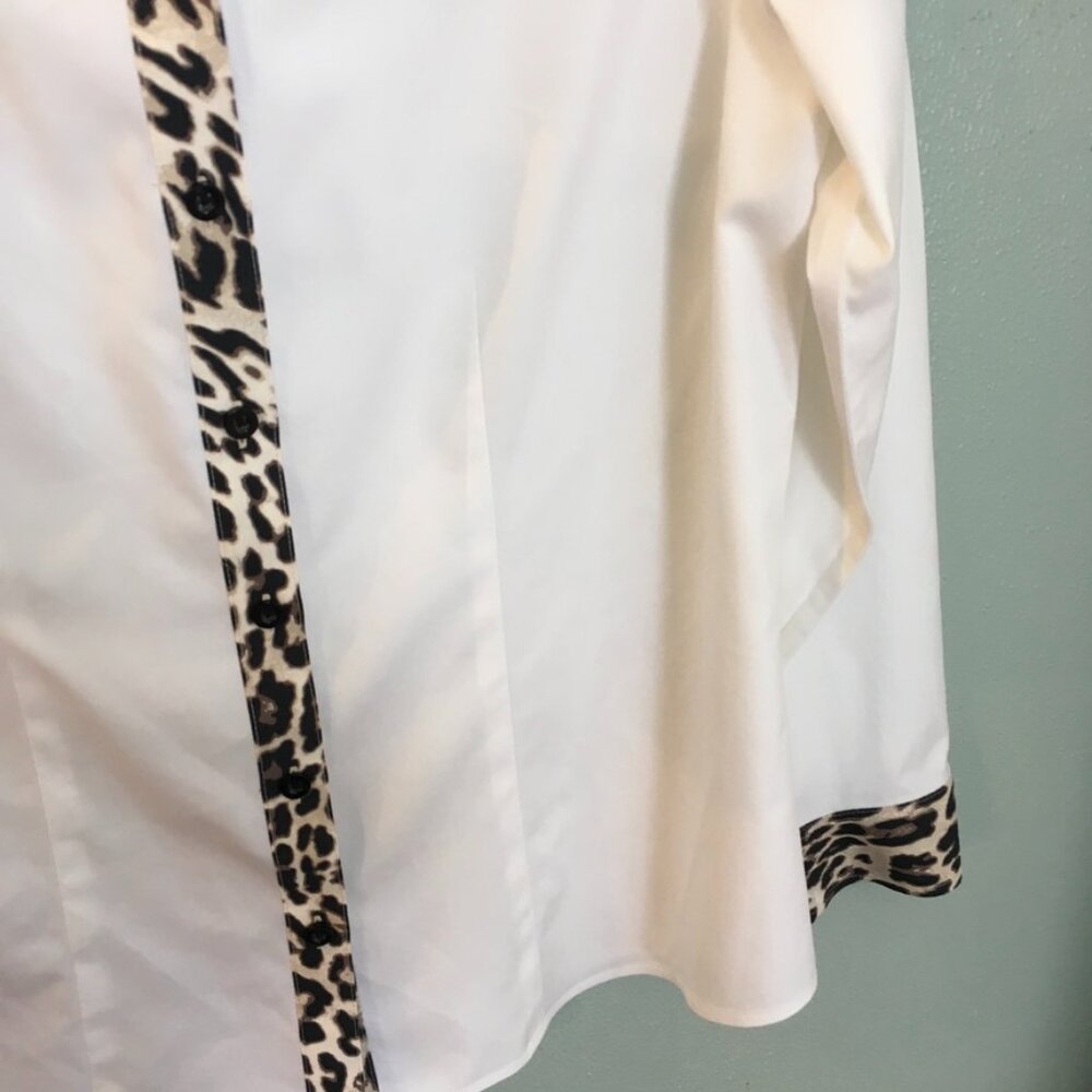 Chico's NWOT Effortless Leopard Trim Naya Top - Picture 6 of 11